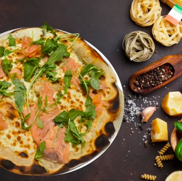 Pizza au saumon et roquette